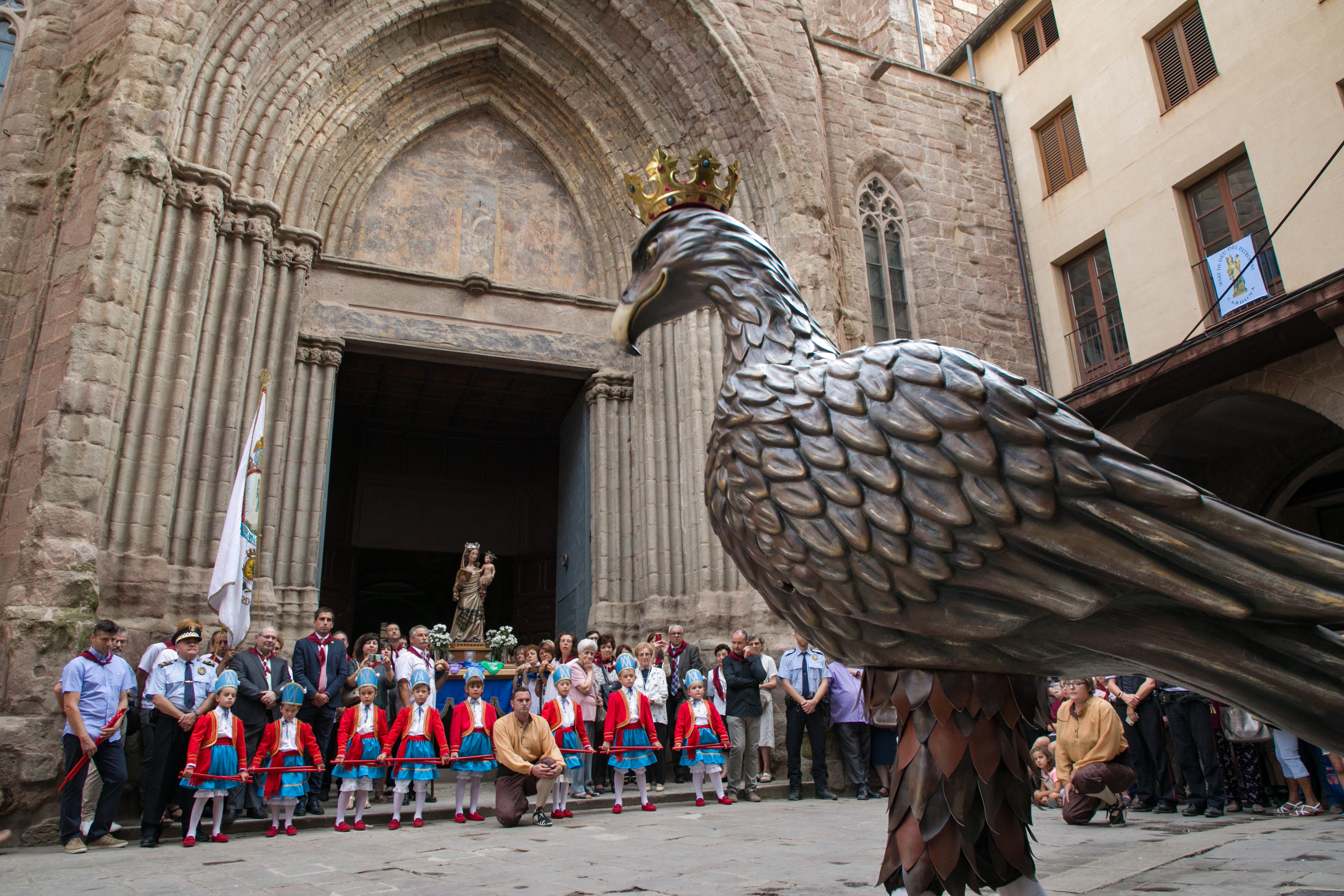 Cardona enceta una Festa Major que incorpora les primeres nenes al Ball de Bastons