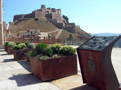 L'Ajuntament restitueix les jardineres i els bancs del balcó de la Fira