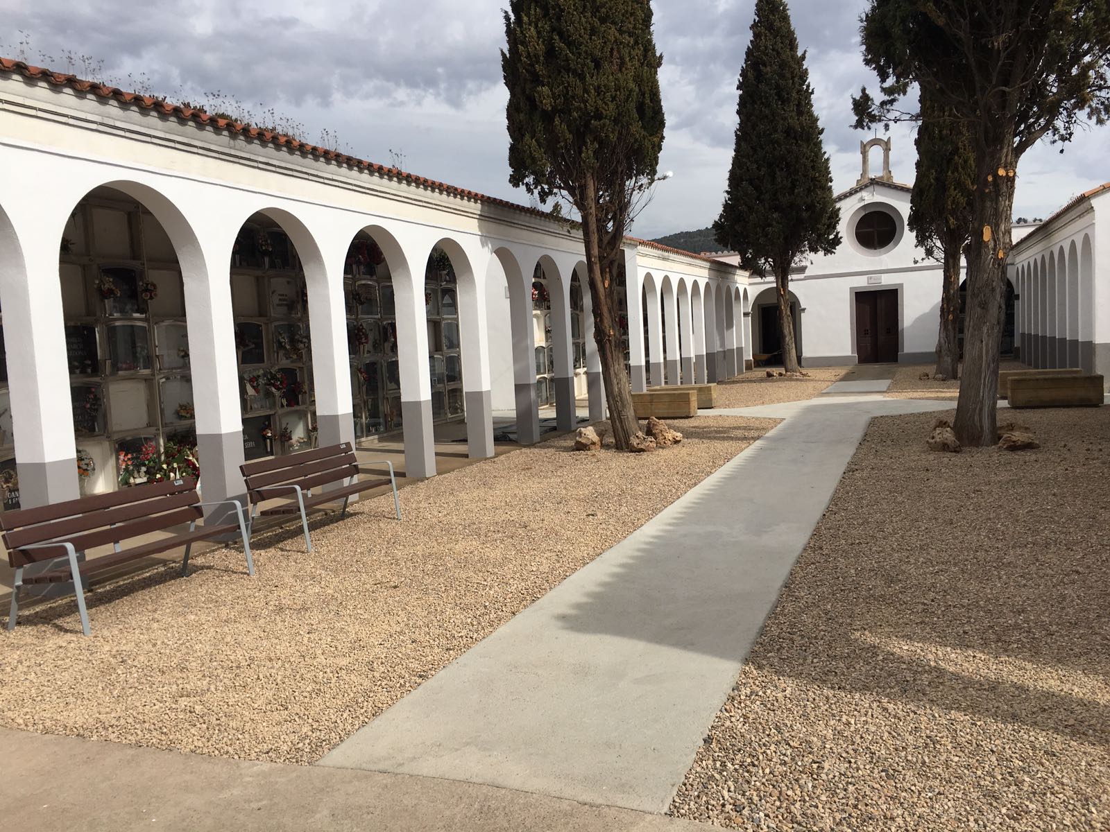 Cardona amplia els horaris de visita del cementiri municipal per evitar aglomeracions