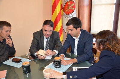 Cardona i Manresa signen un conveni de col·laboració per al desenvolupament i per a la promoció turística