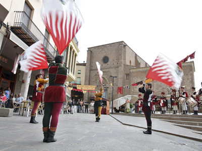 La Fira Medieval omple els carrers de Cardona