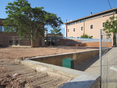 L'Ajuntament remodela les places de davant de l'institut i del CAP 