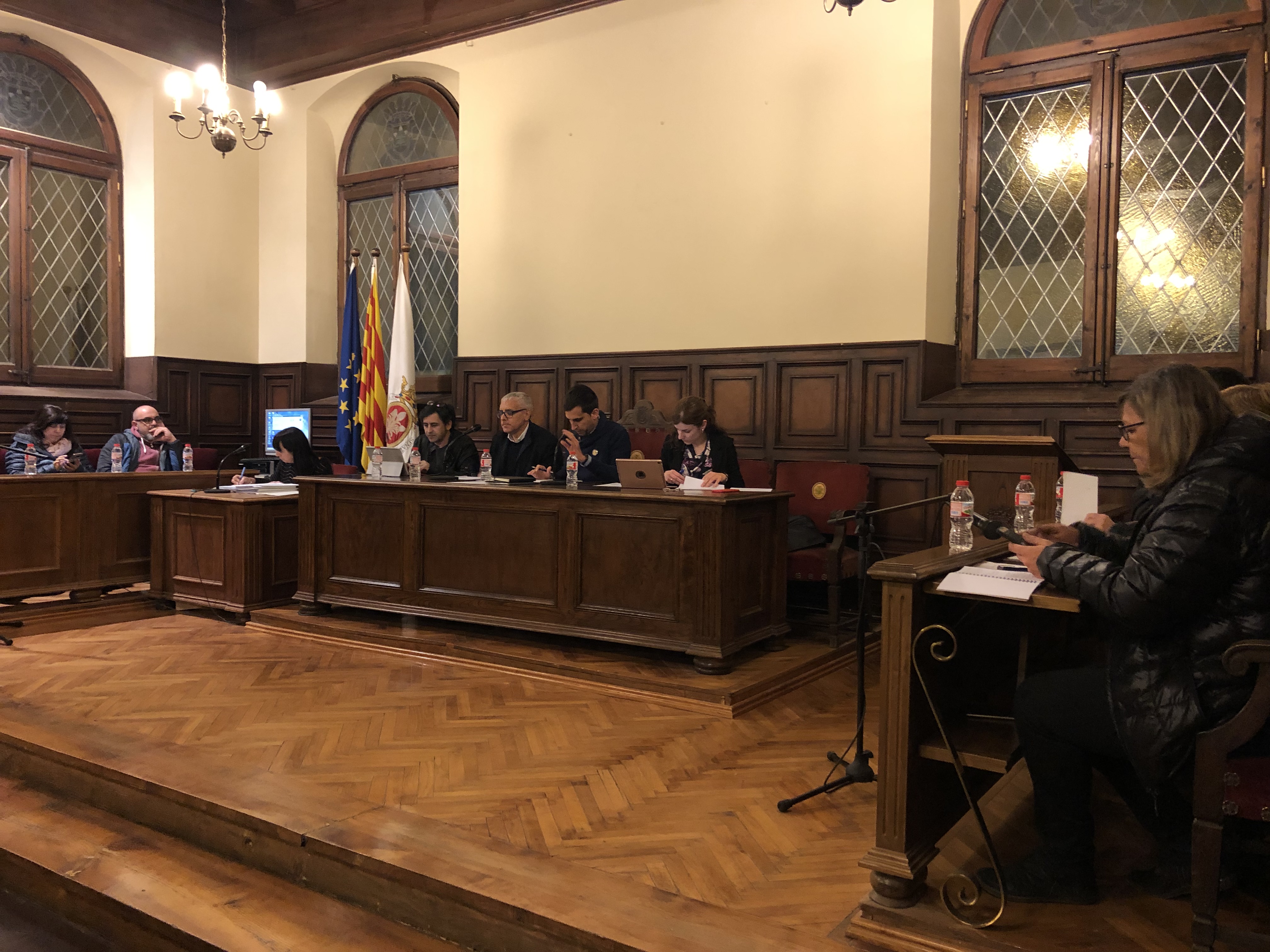 El ple de l'Ajuntament aprova l'amortització de dues places de la Policia Local de Cardona