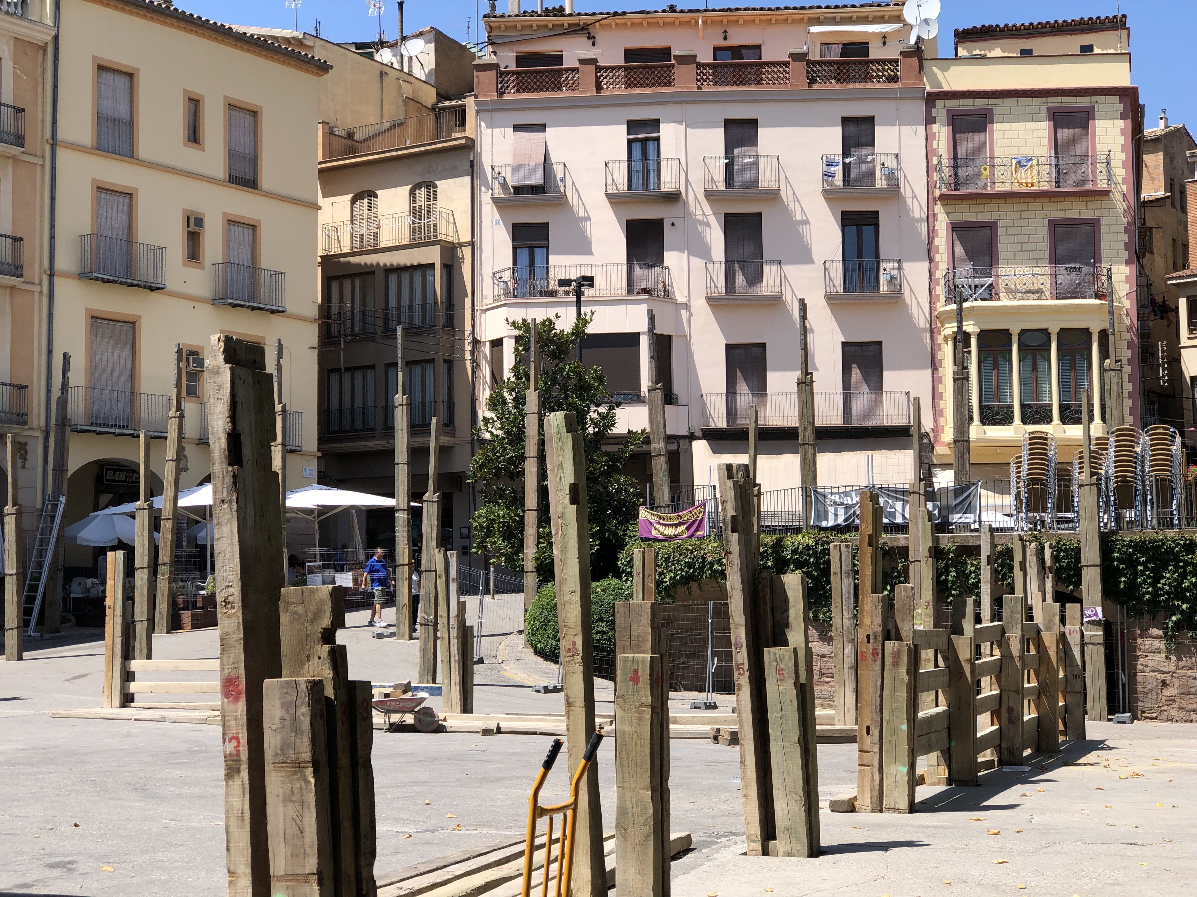 Comença la instal·lació de la plaça de bous amb motiu de la Festa Major 2019