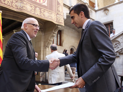 Cardona entrega al president de la Generalitat la moció a favor de la consulta del 9N