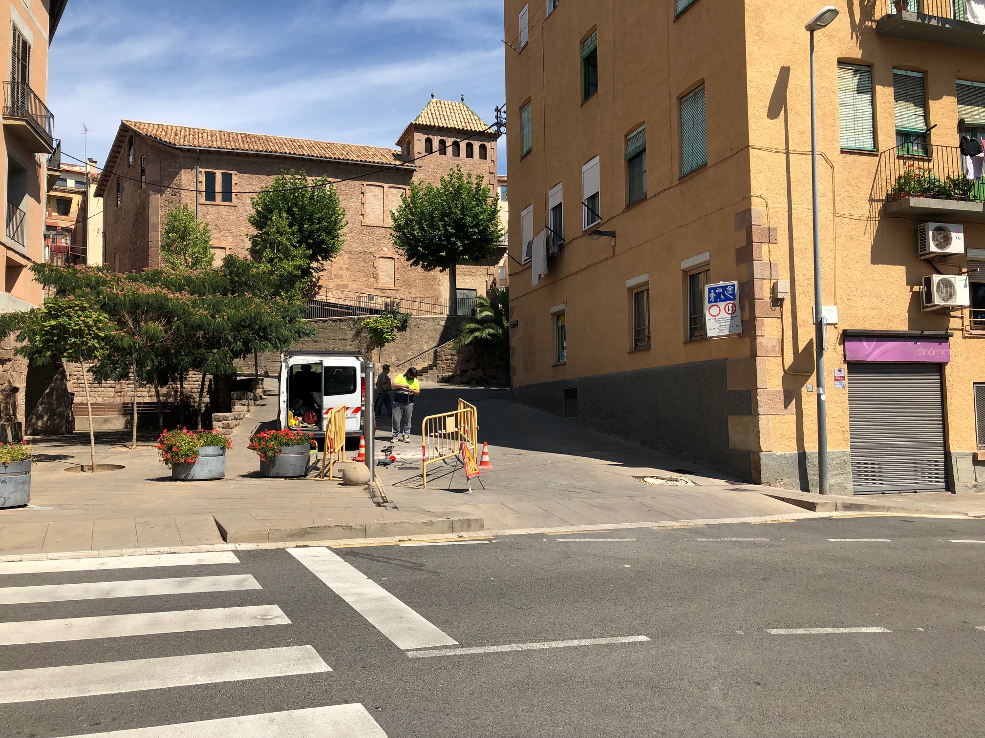 Es restitueixen les dues pilones de la plaça del Vall