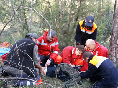 Simulacre de recerca i evacuació de dos boletaires ferits a Cardona