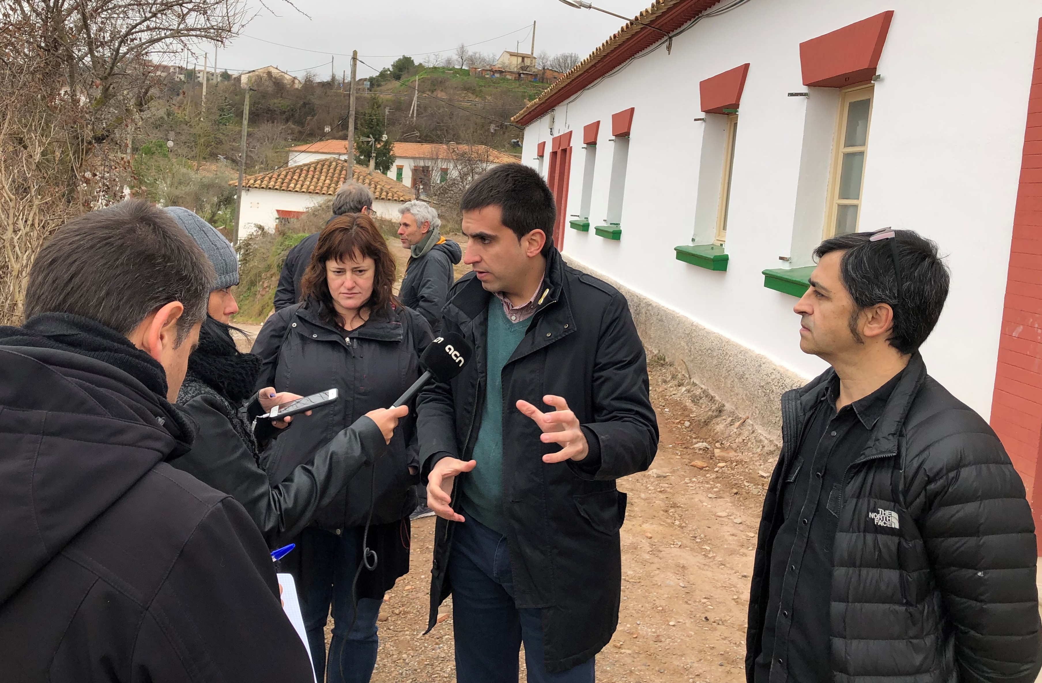 Cardona presenta la 'Brigada Juvenil' per formar i donar feina a joves en reformes i rehabilitació 