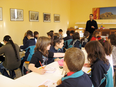 Els alumnes de les escoles de Cardona coneixen de prop el patrimoni natural i cultural de la vila