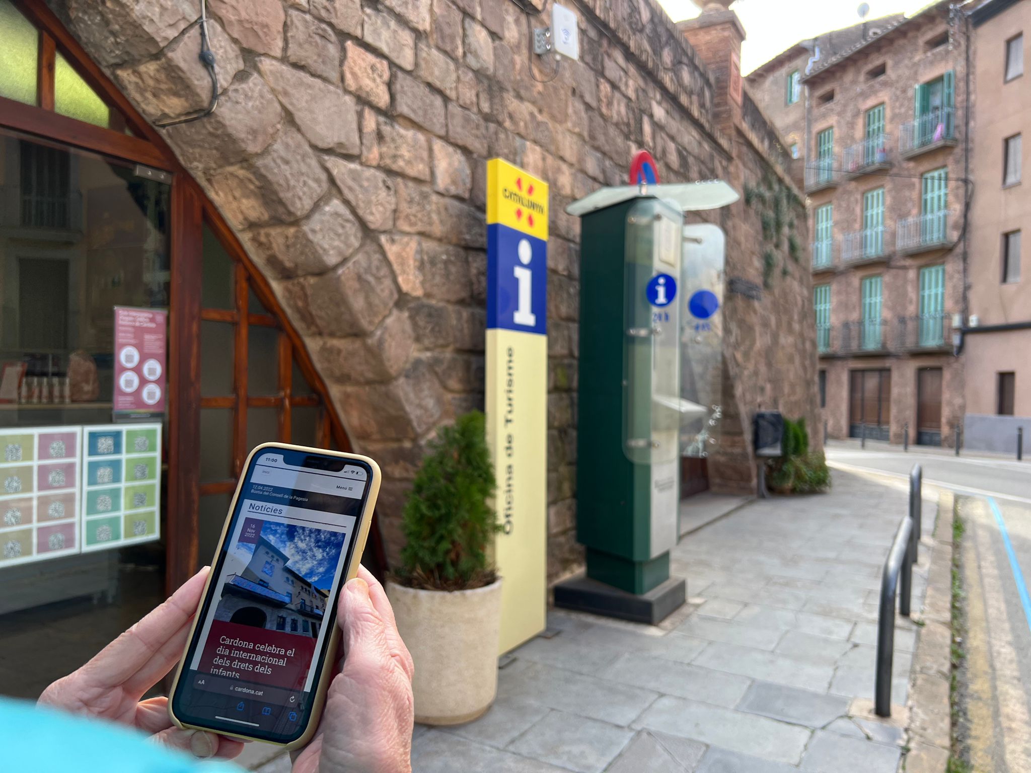 L'Ajuntament instal·la diversos punts de connexió Wi-Fi a la via pública